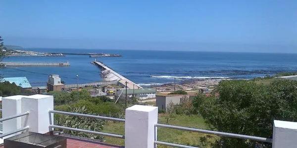 Gansbaai Lodge & Backpackers Exterior photo